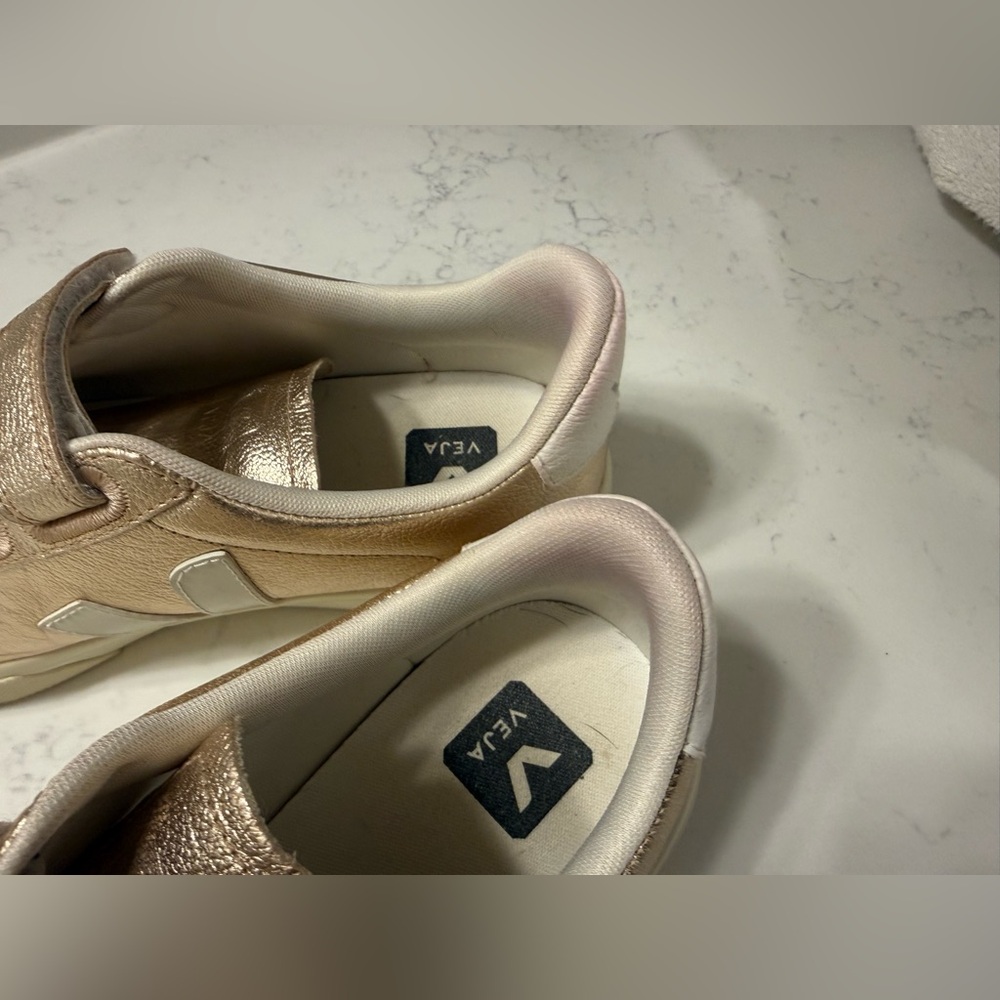 Veja ChromeFree Recife Sneakers size 39 - Anthropologie gold and white - Picture 8 of 13